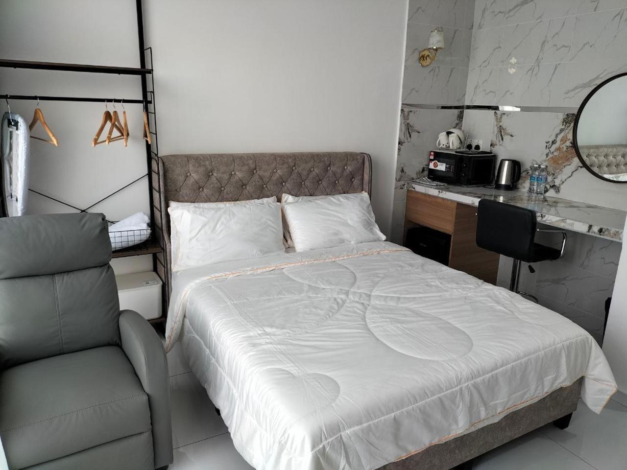 Sky Tree Serviced Apartment At Bukit Indah With Netflix Johor ...